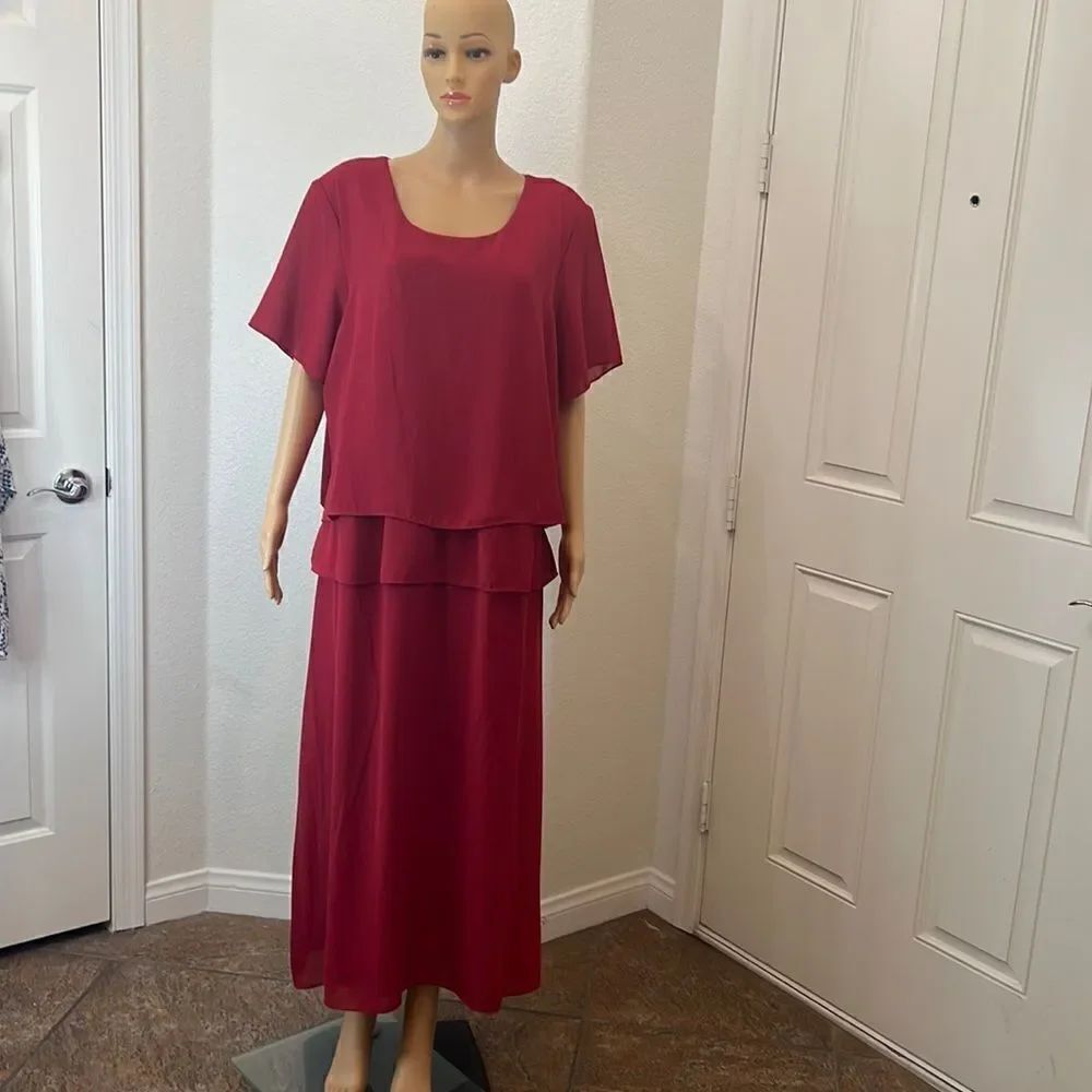 BFA Classics Dress Red Maxi Short Sleeve Slimming Lined Keyhole Button Neck